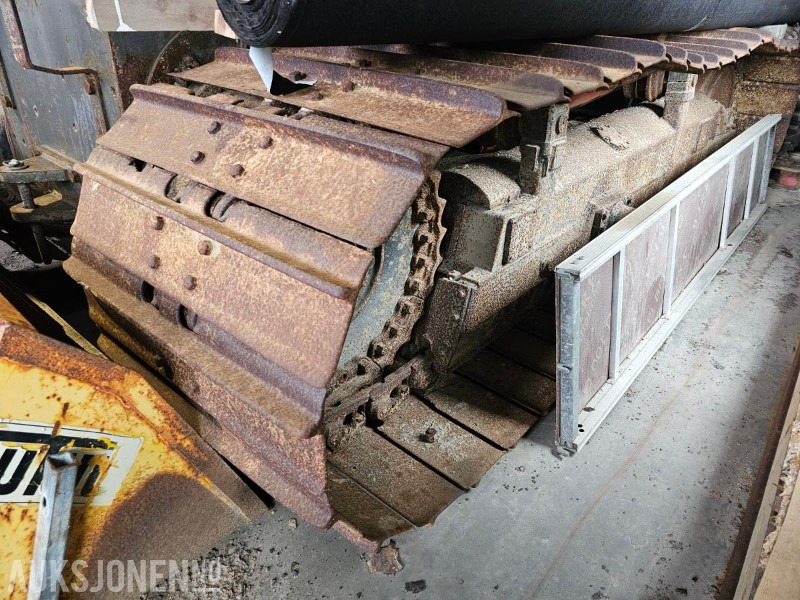 2003 NEW HOLLAND D180 BULLDOZER - Építőipari berendezések: 3 kép. 2003 NEW HOLLAND D180 BULLDOZER - Építőipari berendezések: 3 kép.