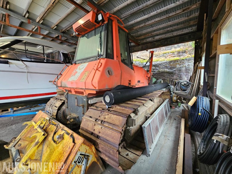 2003 NEW HOLLAND D180 BULLDOZER - Építőipari berendezések: 1 kép. 2003 NEW HOLLAND D180 BULLDOZER - Építőipari berendezések: 1 kép.