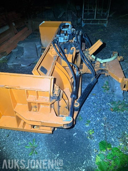 2004 Andre tellefsdal 4300 U-plog - Építőipari berendezések: 1 kép. 2004 Andre tellefsdal 4300 U-plog - Építőipari berendezések: 1 kép.