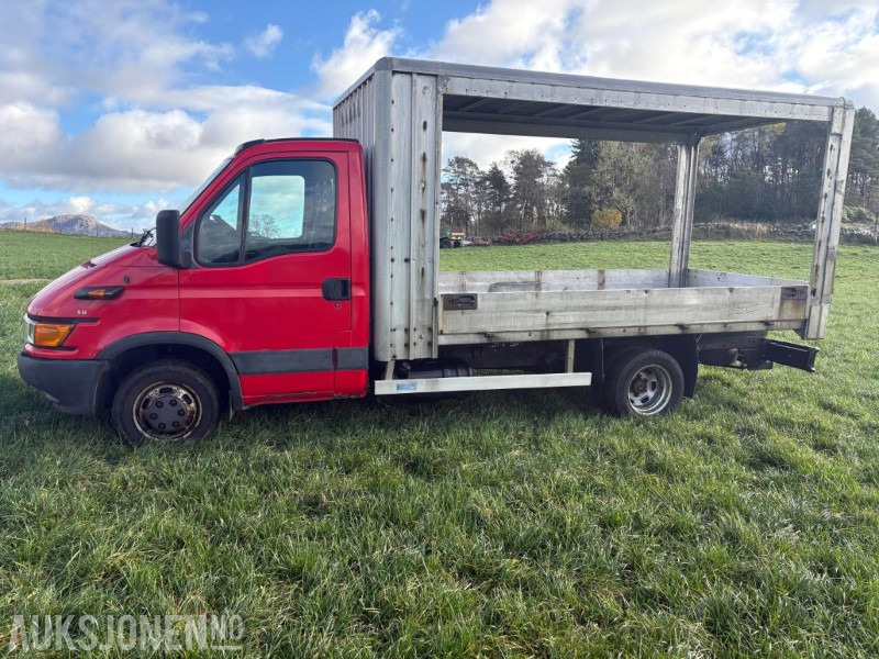 2004 Iveco Daily Med aluminiums plan og kapell ramme - Platós teherautó: 2 kép. 2004 Iveco Daily Med aluminiums plan og kapell ramme - Platós teherautó: 2 kép.