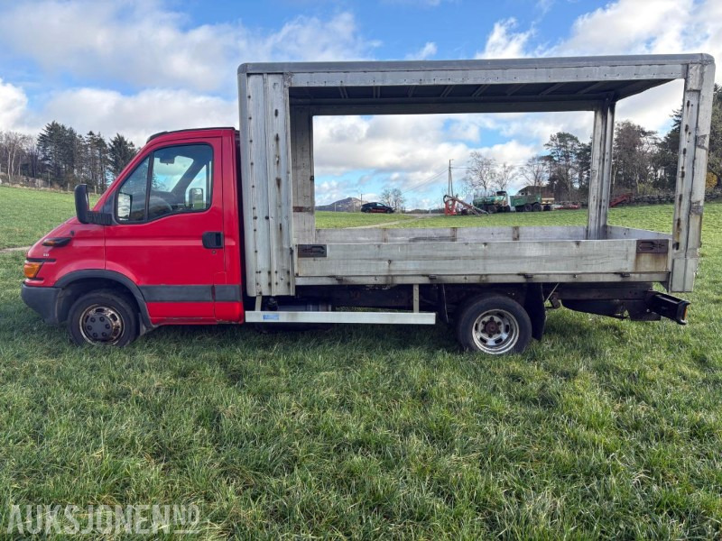 2004 Iveco Daily Med aluminiums plan og kapell ramme - Platós teherautó: 3 kép. 2004 Iveco Daily Med aluminiums plan og kapell ramme - Platós teherautó: 3 kép.