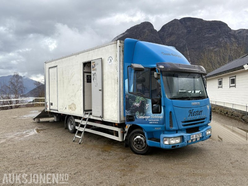 2004 Iveco Eurocargo hestebil - Állatszállító teherautó: 2 kép. 2004 Iveco Eurocargo hestebil - Állatszállító teherautó: 2 kép.
