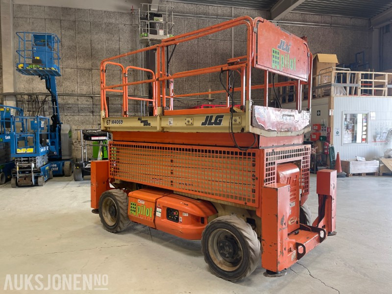 2004 JLG 4069M - Emelő: 2 kép. 2004 JLG 4069M - Emelő: 2 kép.