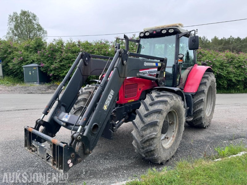 2004 Massey Ferguson 6480 Dynashift - Frontlaster med hydraulisk redskapslås - Fronthydraulikk - 40 km - Fjærende hytte - tredje funksjon - Traktor: 1 kép. 2004 Massey Ferguson 6480 Dynashift - Frontlaster med hydraulisk redskapslås - Fronthydraulikk - 40 km - Fjærende hytte - tredje funksjon - Traktor: 1 kép.