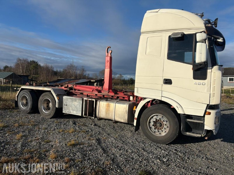 2005 Iveco 260S48 krokløft - Horgos rakodó teherautó: 3 kép. 2005 Iveco 260S48 krokløft - Horgos rakodó teherautó: 3 kép.