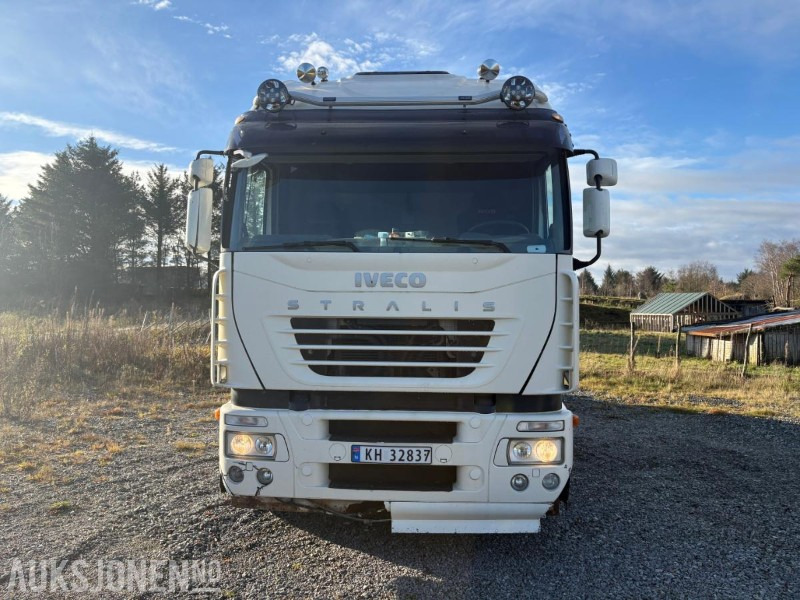 2005 Iveco 260S48 krokløft - Horgos rakodó teherautó: 2 kép. 2005 Iveco 260S48 krokløft - Horgos rakodó teherautó: 2 kép.