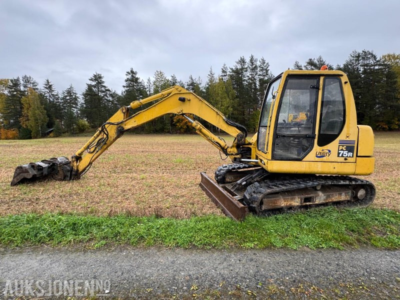 2005 Komatsu PC 75R gravemaskin med gummibelter - Kotrógép: 2 kép. 2005 Komatsu PC 75R gravemaskin med gummibelter - Kotrógép: 2 kép.