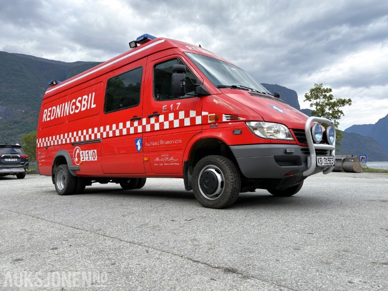 2005 Mercedes-Benz Sprinter 4-motion / 4X4 redningsbil - fullutstyrt - Tűzoltóautó: 2 kép. 2005 Mercedes-Benz Sprinter 4-motion / 4X4 redningsbil - fullutstyrt - Tűzoltóautó: 2 kép.