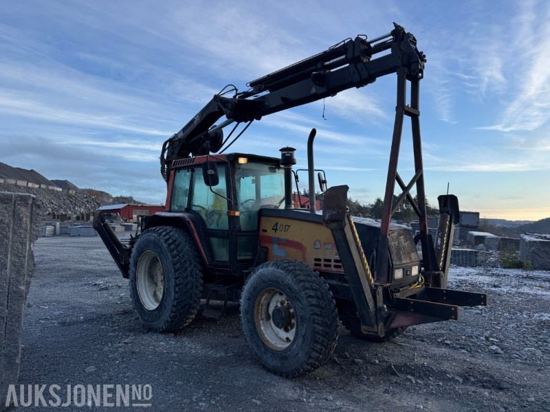 2005 Valmet 8100 Krantraktor - Hiab 099-4XS HiDuo med fjernstyring - Traktor: 5 kép. 2005 Valmet 8100 Krantraktor - Hiab 099-4XS HiDuo med fjernstyring - Traktor: 5 kép.