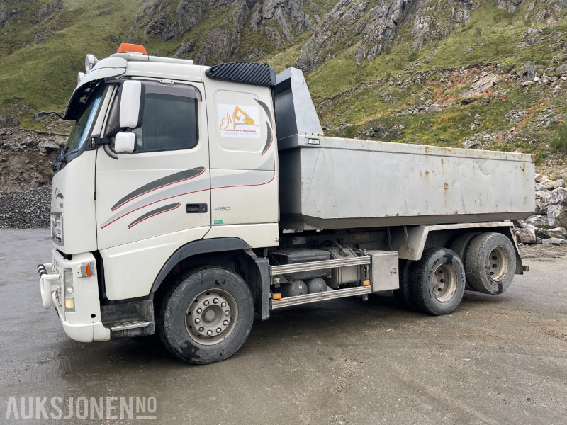 2005 Volvo FH12 6X2 *Sentralsmøring* Eu godkjent til 21.04.2026* - Billenőplatós teherautó: 2 kép. 2005 Volvo FH12 6X2 *Sentralsmøring* Eu godkjent til 21.04.2026* - Billenőplatós teherautó: 2 kép.