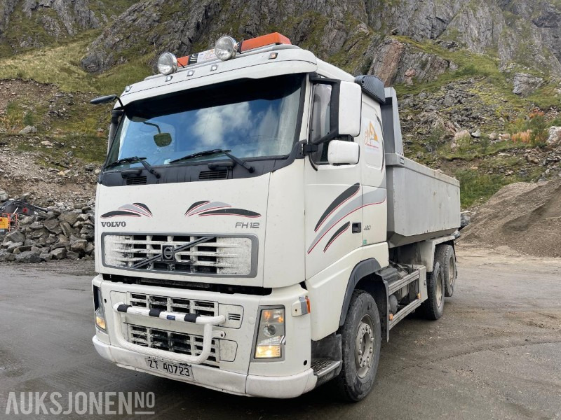 2005 Volvo FH12 6X2 *Sentralsmøring* Eu godkjent til 21.04.2026* - Billenőplatós teherautó: 1 kép. 2005 Volvo FH12 6X2 *Sentralsmøring* Eu godkjent til 21.04.2026* - Billenőplatós teherautó: 1 kép.