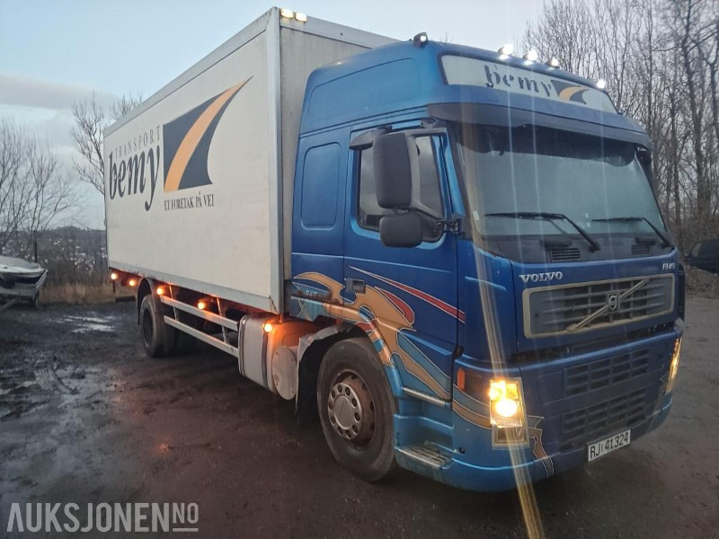 2005 Volvo FM9 - Dobozos felépítményű teherautó: 3 kép. 2005 Volvo FM9 - Dobozos felépítményű teherautó: 3 kép.