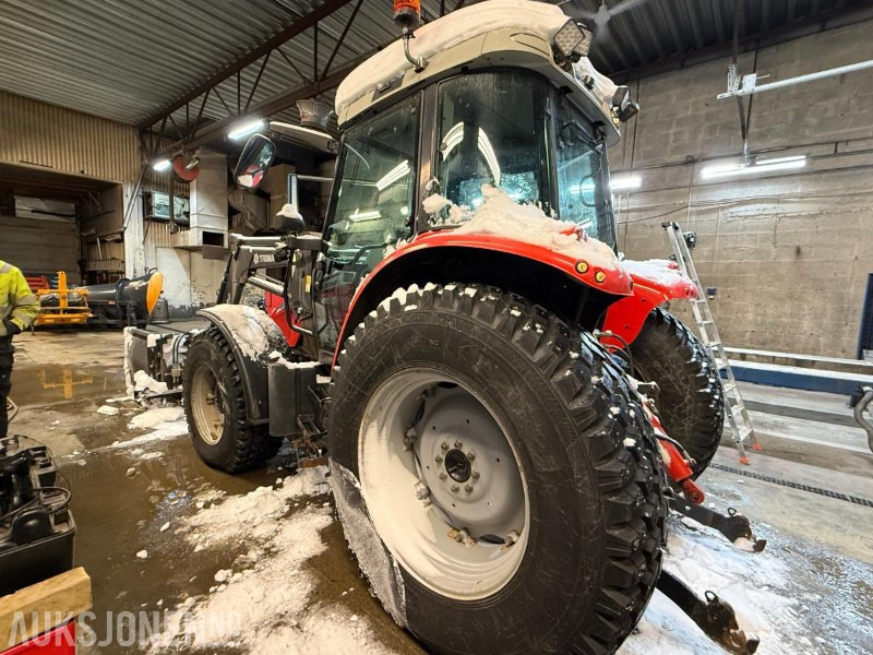 2007 Massey Ferguson 4WD 5455 Traktor - Skuff - Frontlaster - 4325T - Traktor: 4 kép. 2007 Massey Ferguson 4WD 5455 Traktor - Skuff - Frontlaster - 4325T - Traktor: 4 kép.