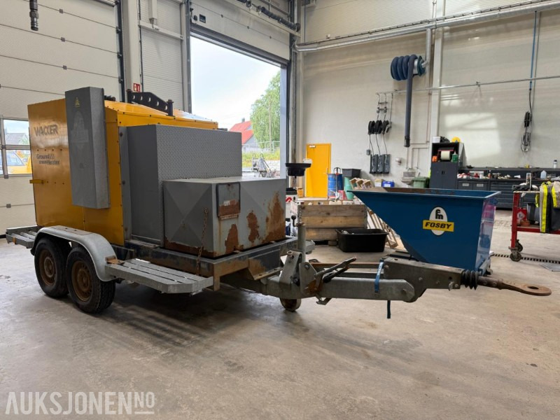 2007 Wacker Neuson E700M teletiner. - Építőipari berendezések: 2 kép. 2007 Wacker Neuson E700M teletiner. - Építőipari berendezések: 2 kép.
