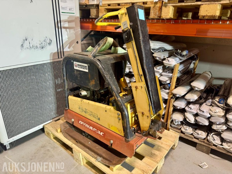 2008 Dynapac LG500 Vibroplate - Építőipari berendezések: 2 kép. 2008 Dynapac LG500 Vibroplate - Építőipari berendezések: 2 kép.
