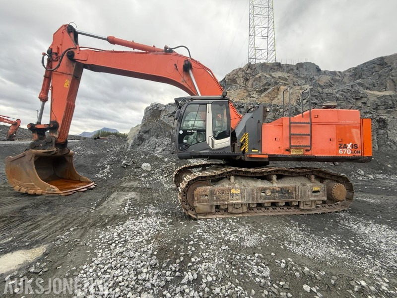 2008 Hitachi ZX670LCH-3 - GRAVEMASKIN - Kotrógép: 2 kép. 2008 Hitachi ZX670LCH-3 - GRAVEMASKIN - Kotrógép: 2 kép.