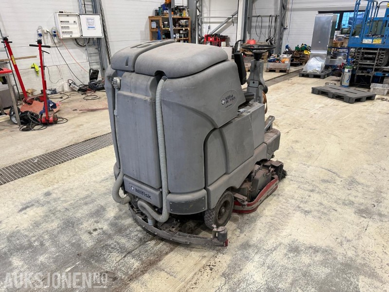 2008 Nilfisk BR1100S Koste og feiemaskin - Építőipari berendezések: 4 kép. 2008 Nilfisk BR1100S Koste og feiemaskin - Építőipari berendezések: 4 kép.