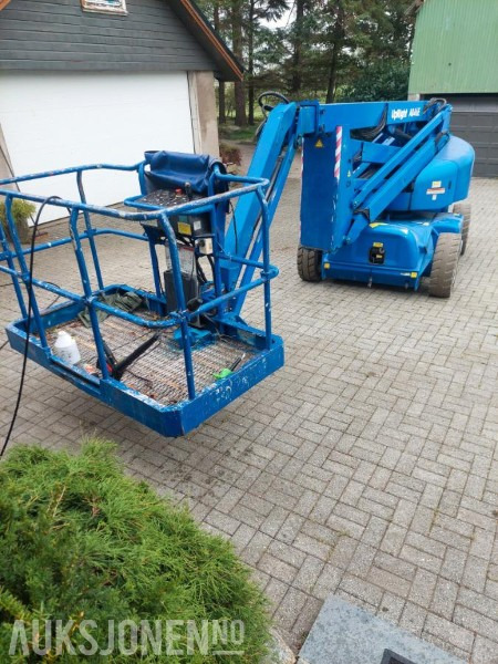 2008 UpRight AB46E bomlift med knekkarm - Arbeidshøyde 16,1 m. - Vekt: 6 700 kg - Timer: 217! - Emelő: 2 kép. 2008 UpRight AB46E bomlift med knekkarm - Arbeidshøyde 16,1 m. - Vekt: 6 700 kg - Timer: 217! - Emelő: 2 kép.