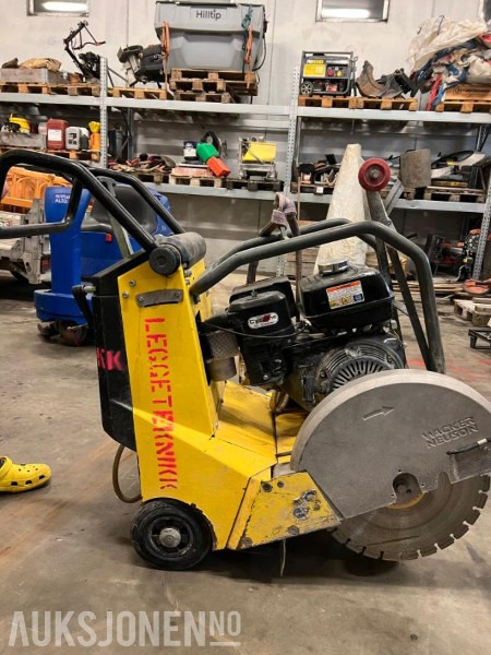 2009 Wacker Neuson BFS 1350AL - Asfalt og betongsag. - Építőipari berendezések: 2 kép. 2009 Wacker Neuson BFS 1350AL - Asfalt og betongsag. - Építőipari berendezések: 2 kép.