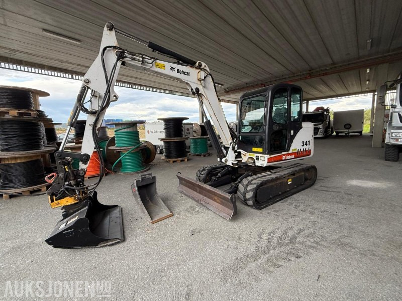 2010 Bobcat 341G Gravemaskin - 2 Skuffer - Engcon tiltrotator - Sertifisert - 6129T - Kotrógép: 1 kép. 2010 Bobcat 341G Gravemaskin - 2 Skuffer - Engcon tiltrotator - Sertifisert - 6129T - Kotrógép: 1 kép.
