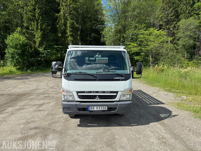 2010 Fuso FUSO 7C15 Bakmontert kran Treveis tipp Høye lemmer - Billenőplatós teherautó: 2 kép. 2010 Fuso FUSO 7C15 Bakmontert kran Treveis tipp Høye lemmer - Billenőplatós teherautó: 2 kép.