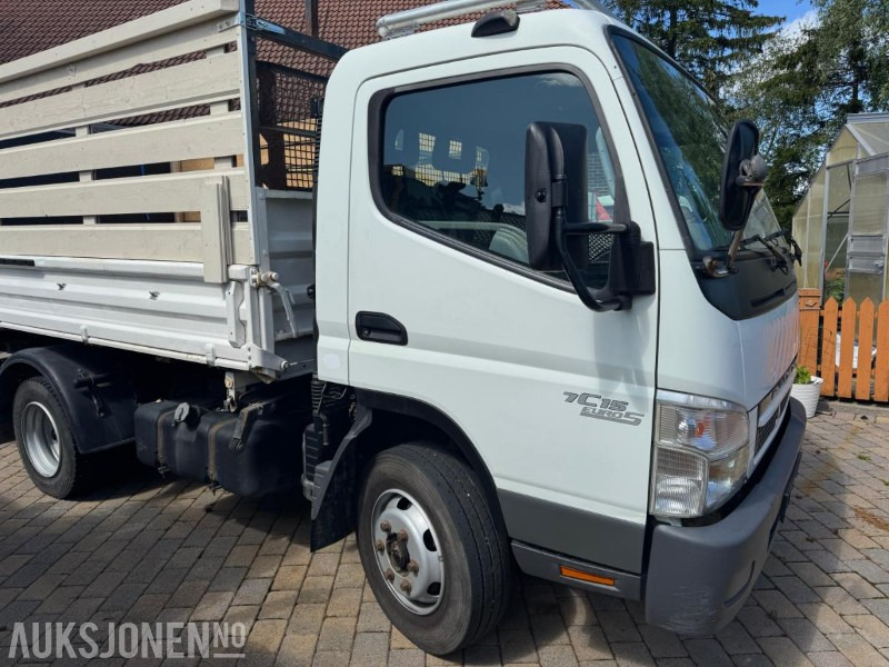 2010 Fuso FUSO 7C15 Bakmontert kran Treveis tipp Høye lemmer - Billenőplatós teherautó: 4 kép. 2010 Fuso FUSO 7C15 Bakmontert kran Treveis tipp Høye lemmer - Billenőplatós teherautó: 4 kép.