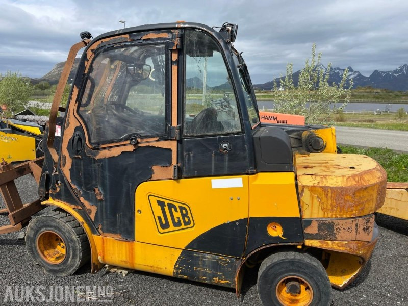 2010 JCB 80/1269/EEC TELESKOP TRUCK - Teleszkópos rakodó: 3 kép. 2010 JCB 80/1269/EEC TELESKOP TRUCK - Teleszkópos rakodó: 3 kép.