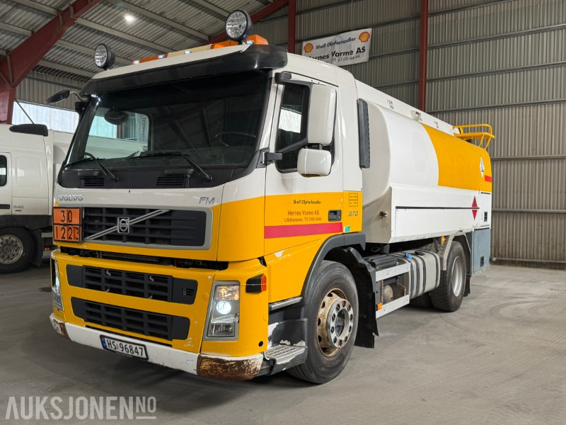 2010 Volvo FM 370 tankbil med 12000 liters tank - Tartályos teherautó: 1 kép. 2010 Volvo FM 370 tankbil med 12000 liters tank - Tartályos teherautó: 1 kép.