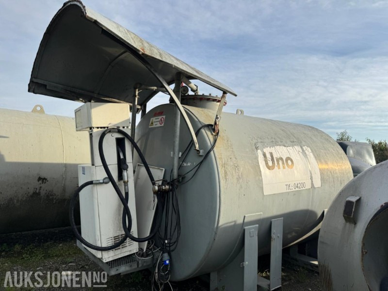 2011 Ama 9000 liter tankanlegg med pumpe, brukt til diesel - Építőipari berendezések: 1 kép. 2011 Ama 9000 liter tankanlegg med pumpe, brukt til diesel - Építőipari berendezések: 1 kép.