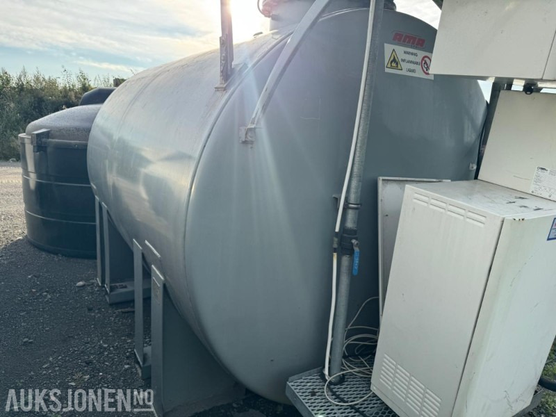 2011 Ama 9000 liter tankanlegg med pumpe, brukt til diesel - Építőipari berendezések: 5 kép. 2011 Ama 9000 liter tankanlegg med pumpe, brukt til diesel - Építőipari berendezések: 5 kép.