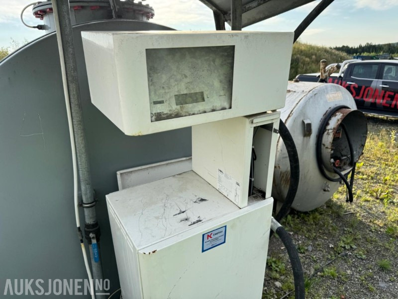 2011 Ama 9000 liter tankanlegg med pumpe, brukt til diesel - Építőipari berendezések: 4 kép. 2011 Ama 9000 liter tankanlegg med pumpe, brukt til diesel - Építőipari berendezések: 4 kép.