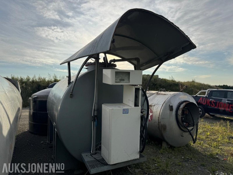 2011 Ama 9000 liter tankanlegg med pumpe, brukt til diesel - Építőipari berendezések: 2 kép. 2011 Ama 9000 liter tankanlegg med pumpe, brukt til diesel - Építőipari berendezések: 2 kép.