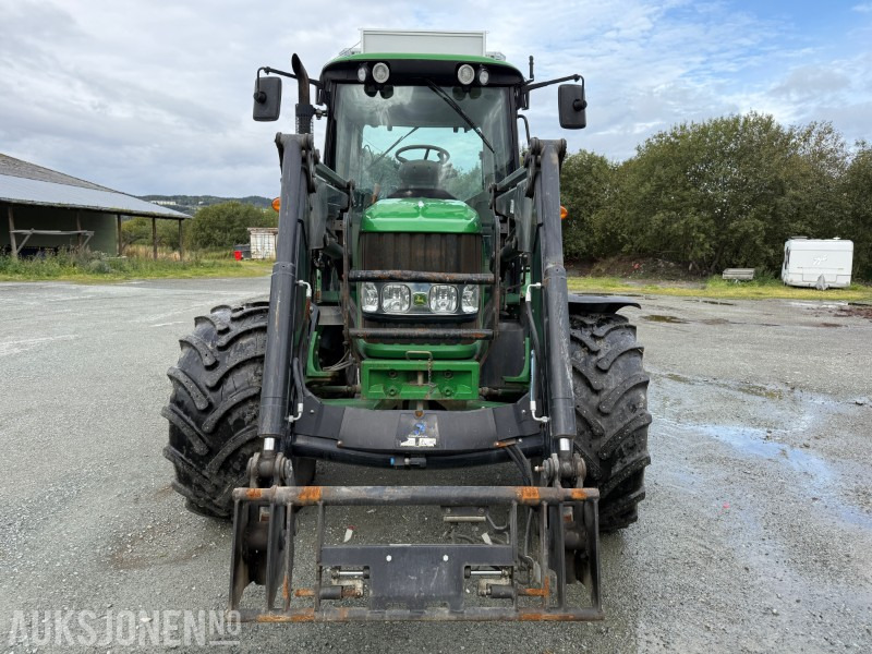 2011 John Deere 6230 Premium 40 km - Traktor: 2 kép. 2011 John Deere 6230 Premium 40 km - Traktor: 2 kép.