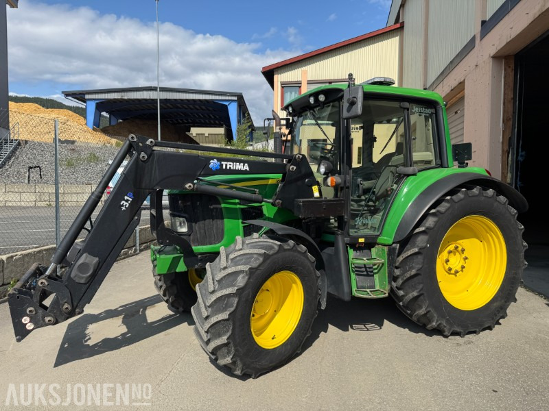 2011 John Deere 6430 Premium traktor med laster - Traktor: 1 kép. 2011 John Deere 6430 Premium traktor med laster - Traktor: 1 kép.