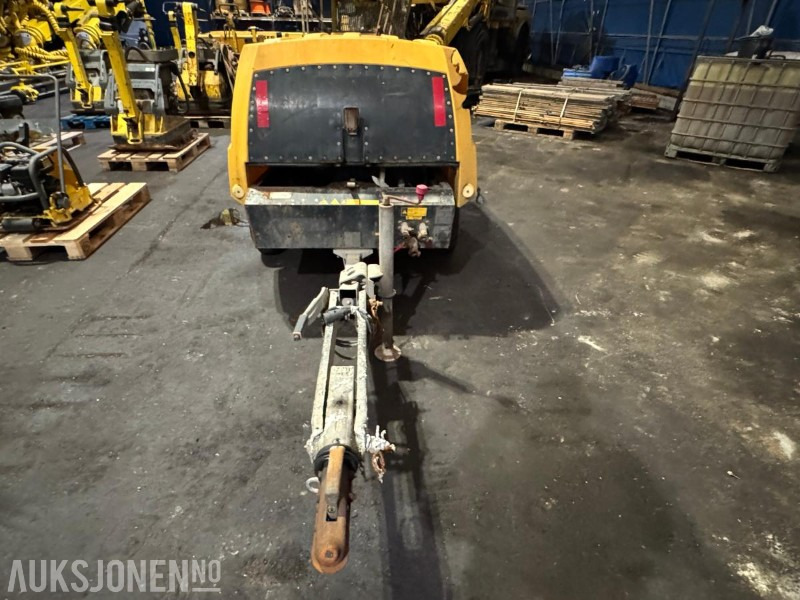 2011 Kaeser M 50 tilhengermontert kompressor - Építőipari berendezések: 2 kép. 2011 Kaeser M 50 tilhengermontert kompressor - Építőipari berendezések: 2 kép.