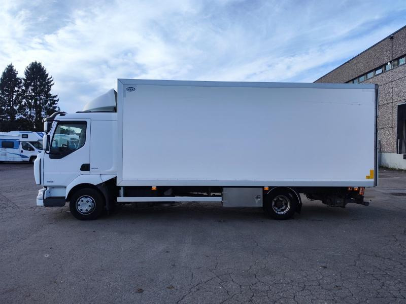 2011 Renault Midlum skapbil m sideåpning / Zepro 1500 løftelem - Dobozos felépítményű teherautó: 3 kép. 2011 Renault Midlum skapbil m sideåpning / Zepro 1500 løftelem - Dobozos felépítményű teherautó: 3 kép.