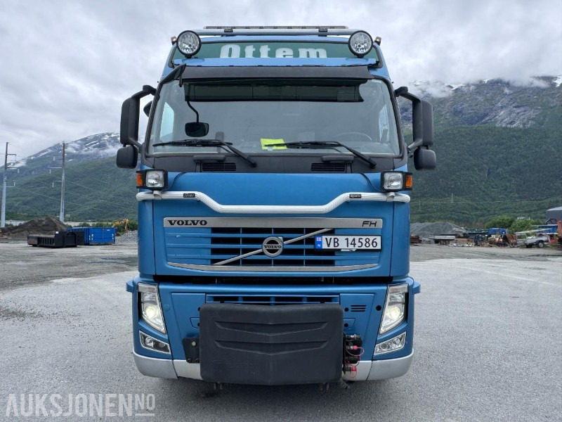 2011 Volvo FH 13 - 540 - Krokbil - Brøyterigget - Fjernstyrt JOAB krokløft - S90 sandstrøere - Horgos rakodó teherautó: 2 kép. 2011 Volvo FH 13 - 540 - Krokbil - Brøyterigget - Fjernstyrt JOAB krokløft - S90 sandstrøere - Horgos rakodó teherautó: 2 kép.