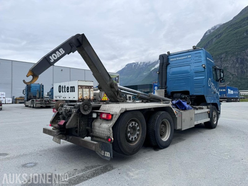2011 Volvo FH 13 - 540 - Krokbil - Brøyterigget - Fjernstyrt JOAB krokløft - S90 sandstrøere - Horgos rakodó teherautó: 4 kép. 2011 Volvo FH 13 - 540 - Krokbil - Brøyterigget - Fjernstyrt JOAB krokløft - S90 sandstrøere - Horgos rakodó teherautó: 4 kép.