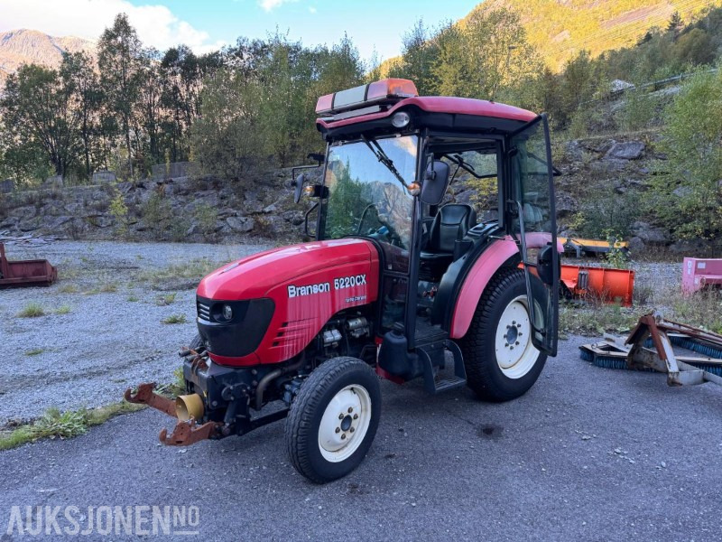 2012 Branson 5220 minitraktor / kompakttraktor - Traktor: 1 kép. 2012 Branson 5220 minitraktor / kompakttraktor - Traktor: 1 kép.