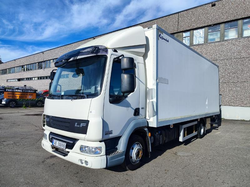 2012 DAF LF 45.180 / Zepro 1500 løftelem / Sidedør på skap - Dobozos felépítményű teherautó: 1 kép. 2012 DAF LF 45.180 / Zepro 1500 løftelem / Sidedør på skap - Dobozos felépítményű teherautó: 1 kép.