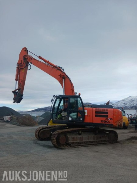 2012 Hitachi ZX290LC-5B - Kotrógép: 1 kép. 2012 Hitachi ZX290LC-5B - Kotrógép: 1 kép.
