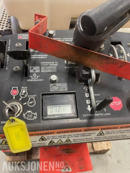 2012 Husqvarna FS524 selvgående gulvsag - Építőipari berendezések: 5 kép. 2012 Husqvarna FS524 selvgående gulvsag - Építőipari berendezések: 5 kép.