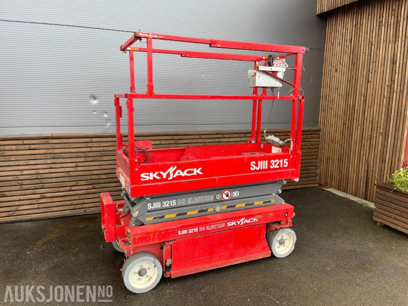 2012 SkyJack SJIII 3215, 150 Timer - Emelő: 2 kép. 2012 SkyJack SJIII 3215, 150 Timer - Emelő: 2 kép.