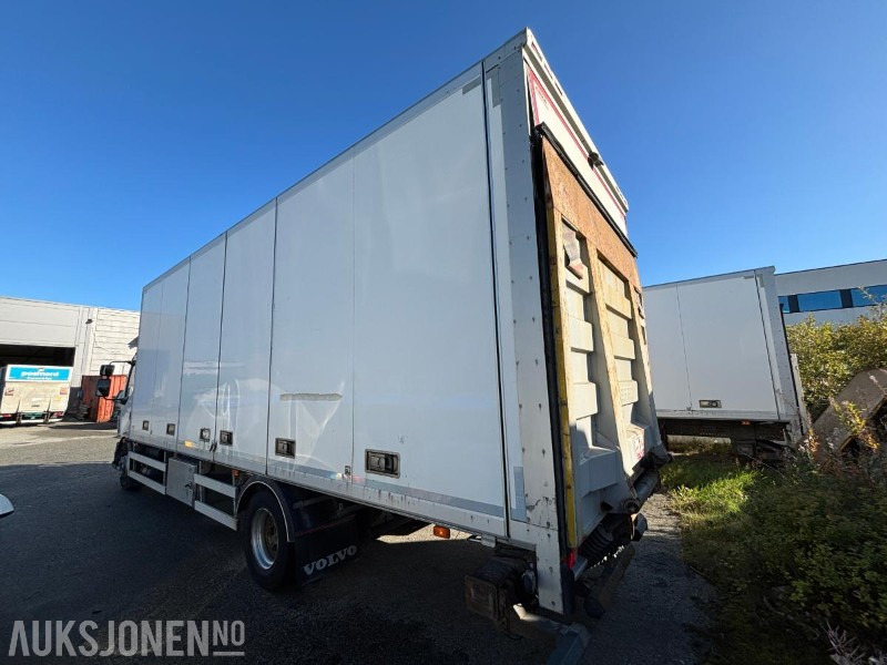 2012 VOLVO FL-290 SKAPBIL. FULL SIDEÅPNING OG ZEPRO BAKLØFT. 18PALLER - Dobozos felépítményű teherautó: 3 kép. 2012 VOLVO FL-290 SKAPBIL. FULL SIDEÅPNING OG ZEPRO BAKLØFT. 18PALLER - Dobozos felépítményű teherautó: 3 kép.