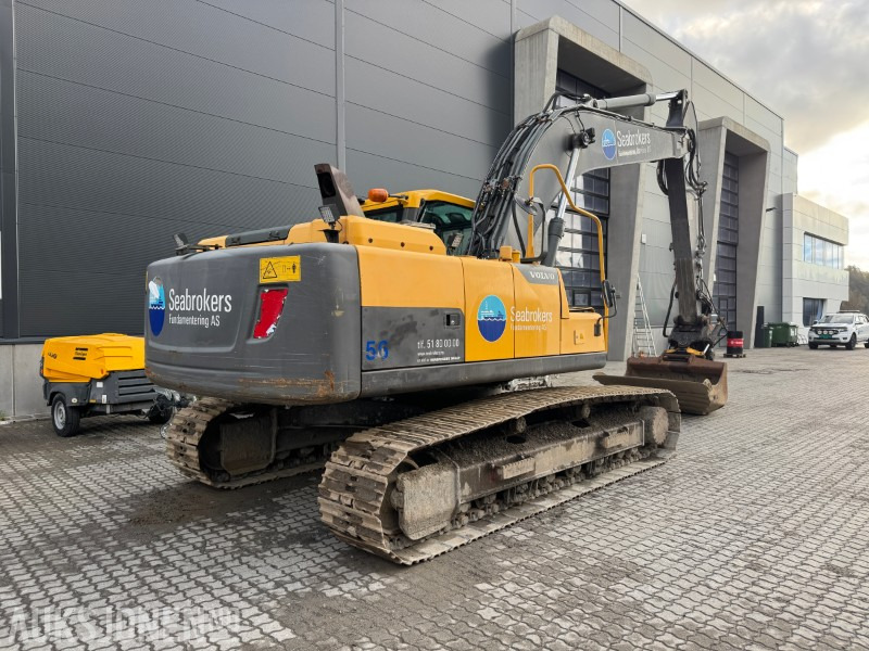 2012 Volvo EC220DL Beltegraver - Gravemaskin - Encon Tiltrotator - Kotrógép: 1 kép. 2012 Volvo EC220DL Beltegraver - Gravemaskin - Encon Tiltrotator - Kotrógép: 1 kép.