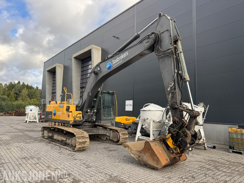 2012 Volvo EC220DL Beltegraver - Gravemaskin - Encon Tiltrotator - Kotrógép: 4 kép. 2012 Volvo EC220DL Beltegraver - Gravemaskin - Encon Tiltrotator - Kotrógép: 4 kép.