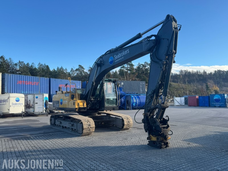 2012 Volvo EC220DL Beltegraver - Gravemaskin - Encon Tiltrotator - Pusseskuffe - Kotrógép: 4 kép. 2012 Volvo EC220DL Beltegraver - Gravemaskin - Encon Tiltrotator - Pusseskuffe - Kotrógép: 4 kép.