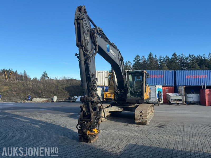 2012 Volvo EC220DL Beltegraver - Gravemaskin - Encon Tiltrotator - Pusseskuffe - Kotrógép: 3 kép. 2012 Volvo EC220DL Beltegraver - Gravemaskin - Encon Tiltrotator - Pusseskuffe - Kotrógép: 3 kép.