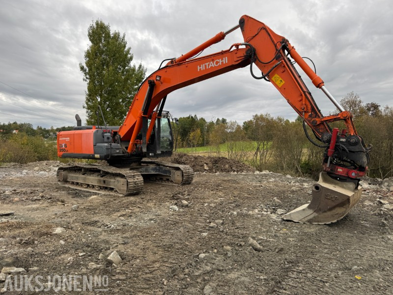 2013 Hitachi ZX250LC-5B – med Indexator tiltrotator,sorterings-/rivningsklype,pigghammer, 3 skuffer - Kotrógép: 3 kép. 2013 Hitachi ZX250LC-5B – med Indexator tiltrotator,sorterings-/rivningsklype,pigghammer, 3 skuffer - Kotrógép: 3 kép.