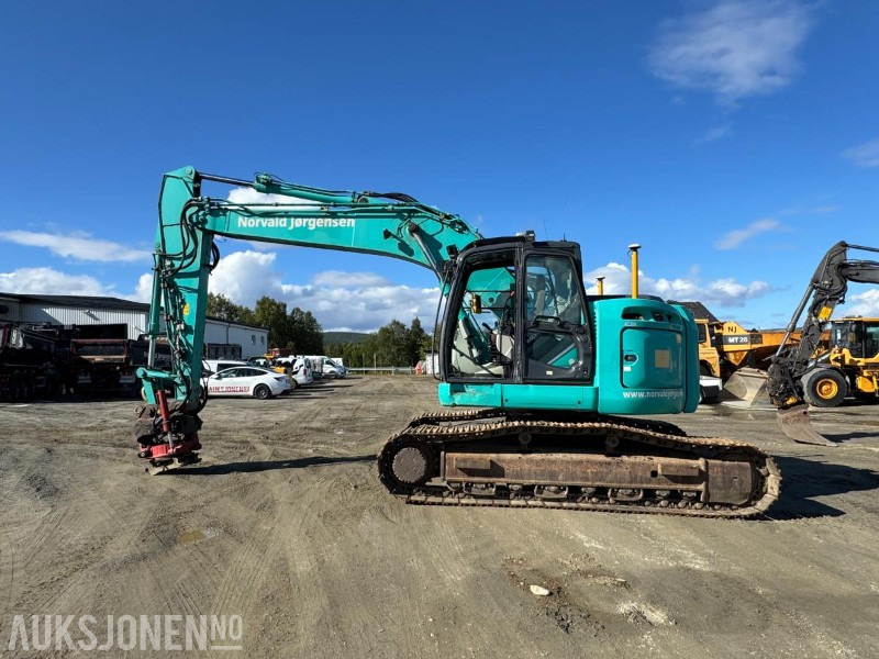 2013 Kobelco SK230SRLC-3 - Novatron GPS - Rotortilt - Sertifisert - 10093T - Kotrógép: 2 kép. 2013 Kobelco SK230SRLC-3 - Novatron GPS - Rotortilt - Sertifisert - 10093T - Kotrógép: 2 kép.